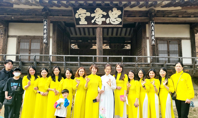 봉화 충효당을 찾은 베트남 다문화인들.