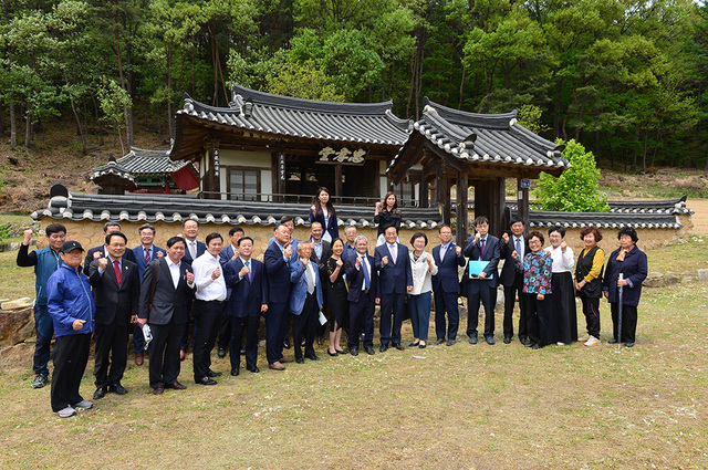 지난 2019년 봉화 충효당을 찾아온 박린성 우호교류단.