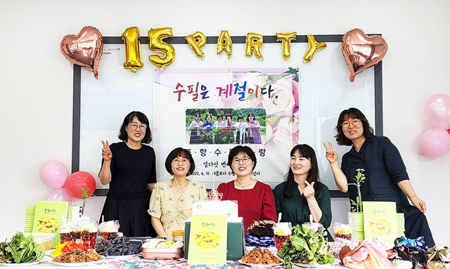 포항수필사랑 회원들.  /포항수필사랑 제공