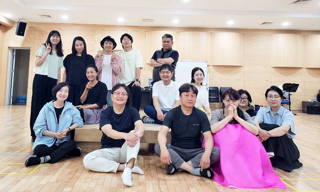 경주시립예술단 단원들과 함께.