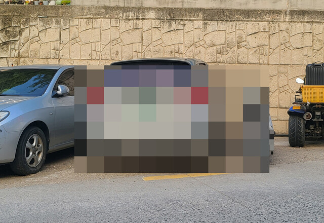 목격자에 따르면 1년가까이 장기 주차돼 있는 차량