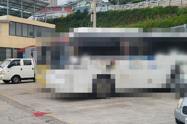 저동항 여객선 터미널 주변 장기 주차 차량 /독자제공