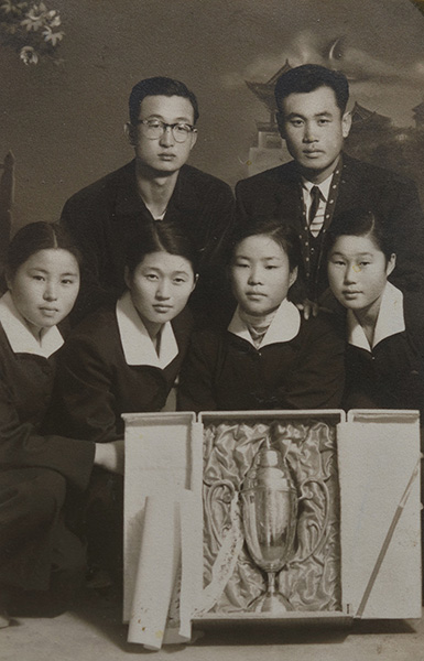 포항여중 육상부 시절. 앞줄 왼쪽 첫 번째 권순남.