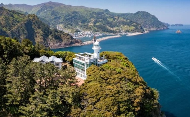 도동 행남등대와 저동항 전경