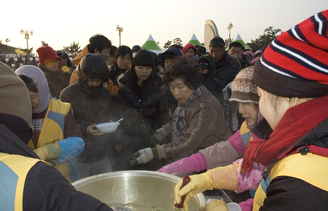 호미곶 한민족 해맞이축전 1만명 떡국 나눔 행사(2012.1.1).