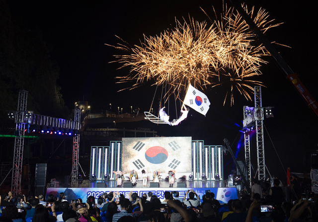'독도 대한민국 보물' 공중공연과 불 꽃쇼 
