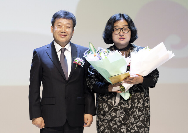 김성혜 씨가 자랑스러운 울릉군민상을 수상했다.