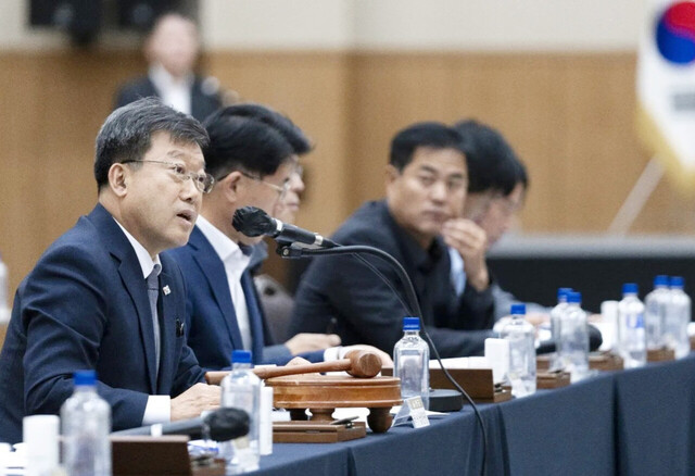남한권 울릉군수 회의 주재하고 있다. /울릉군