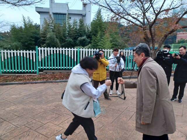 이동고에는 이강덕 시장이 나와 수험생들을 응원했다. / 이시라 기자 