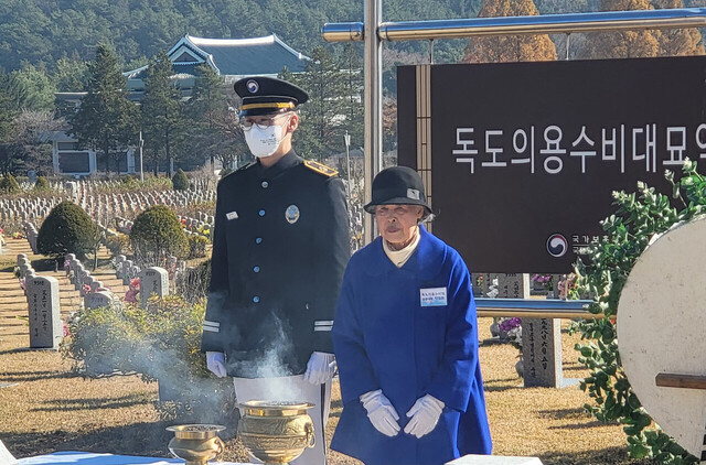 박영희 독도의용수비대원의 헌화 및 분향