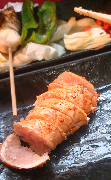 플라스틱 접시에 소박하게 담아낸 야타이의 명란 구이.