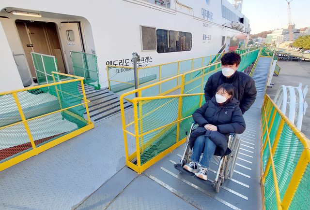교통약자 보호를 위해 세심한 배려를 하고 있다 /대저해운