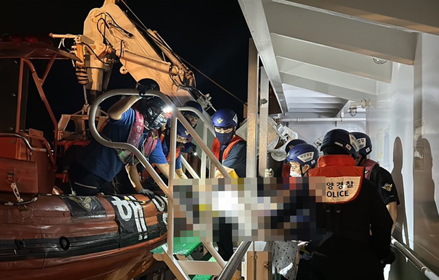 울릉도에서 발생한 응급환자를 동해해경경비함에 출동 육지 종합병원으로 후송했다/ 자료사진
