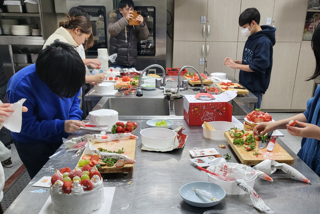부모들과 함께 멋진 캐익 만들기 