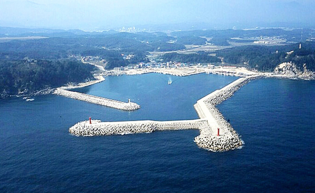 강원도 양양군 수산항 전경.