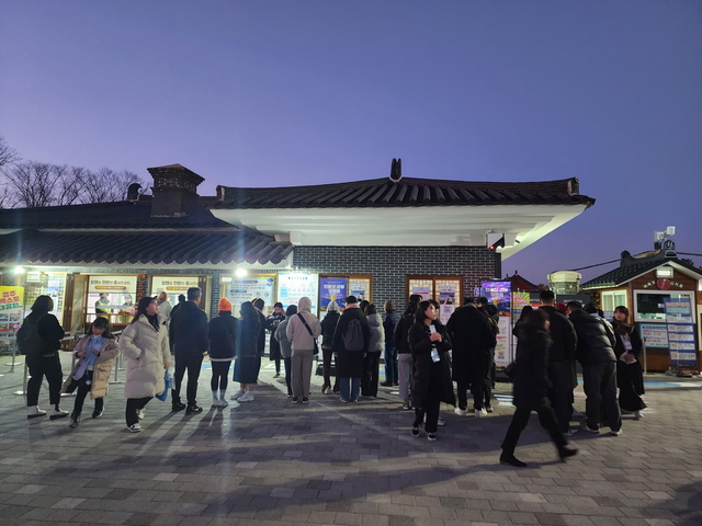 경주 월지를 찾은 광광객들. /경주시제공