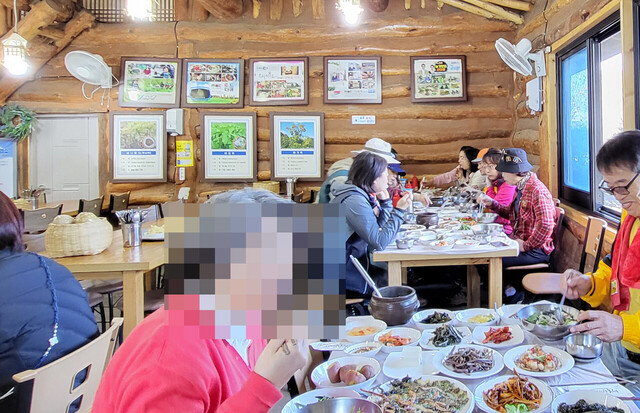 울릉도 산채 비빔밥 음식점. /김두한기자 