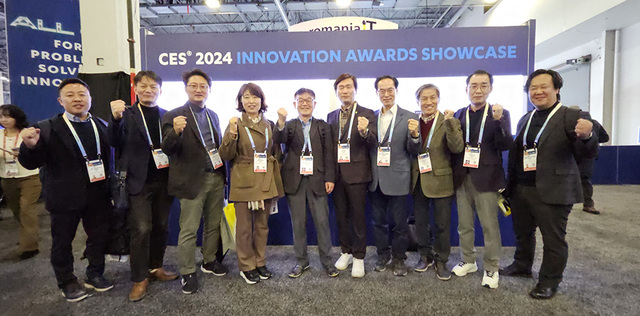 CES 2024를 참관한 조현일 경산시장 등 경산시 참관단이 알찬 참관을 다짐하고 있다.