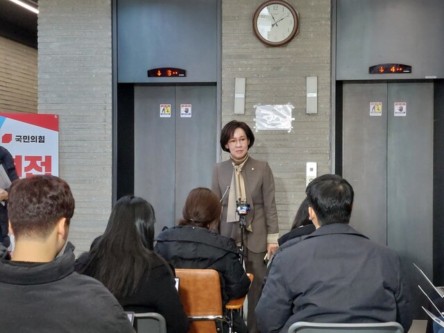 국민의힘 대구 지역 공천 신청자 면접을 마친 이인선(대구 수성을) 의원이 인터뷰 하고 있다.
