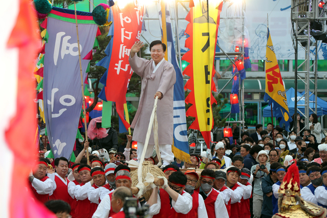 안동 차전놀이.