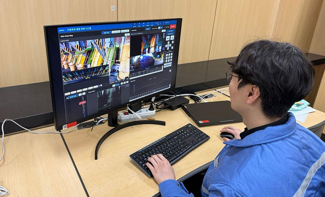 이동로봇 통합관제시스템 작업자 제어.  /포스코 제공