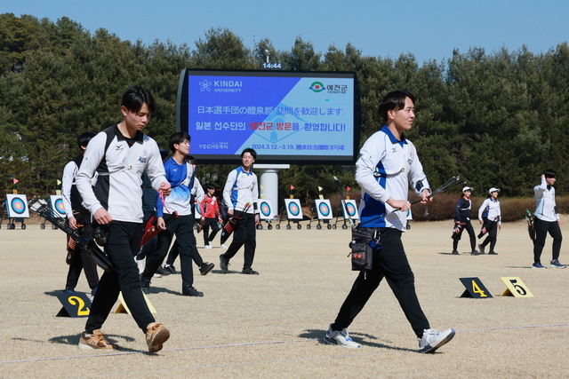 전지훈련을 위해 예천진호국제양궁장을 찾은 일본 양궁 선수들. /예천군제공