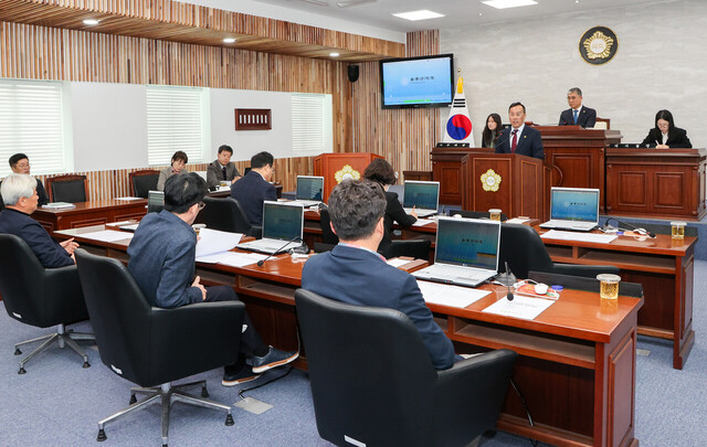 울릉군의회는 20일 남한권 울릉군수 등 집행부를 출석시킨가운데 제277회 임시회를 열었다. /울릉군의회제공