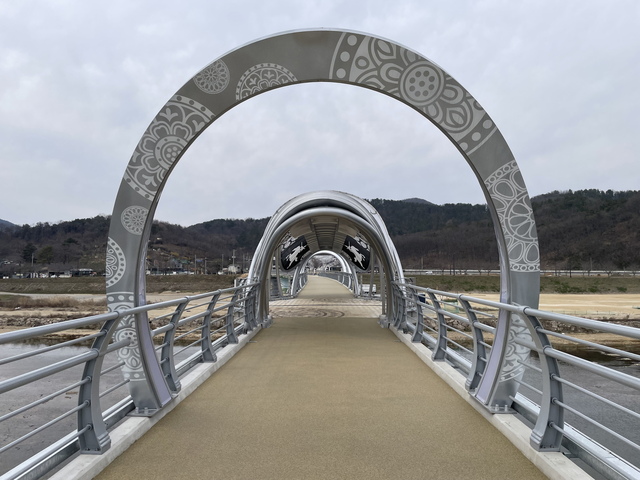 경관 개선사업으로 새롭게 단장된 장군교 모습./경주시제공