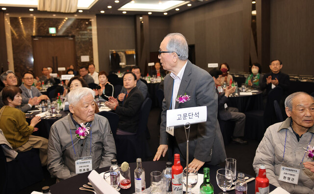 원로 향우회원 소개. /박수관 향우제공