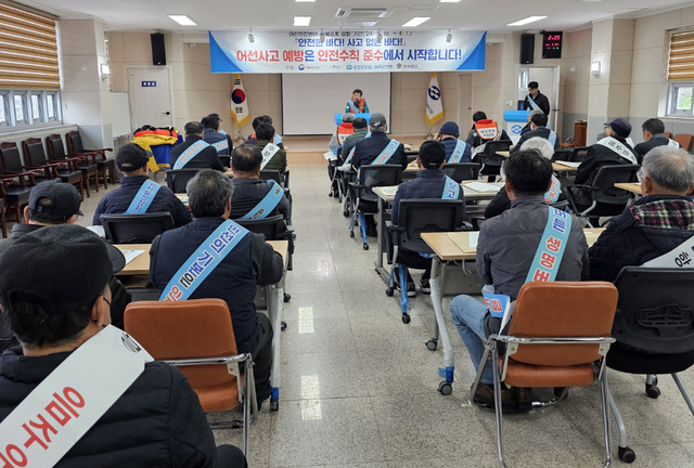 어선안전사고 예방을 위한 안전 수칙준수를 당부하는 남한권 울릉군수. /김두한기자 