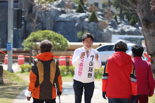 선겨 유세중인 이재원 호부 / 이재원 후보측 제공