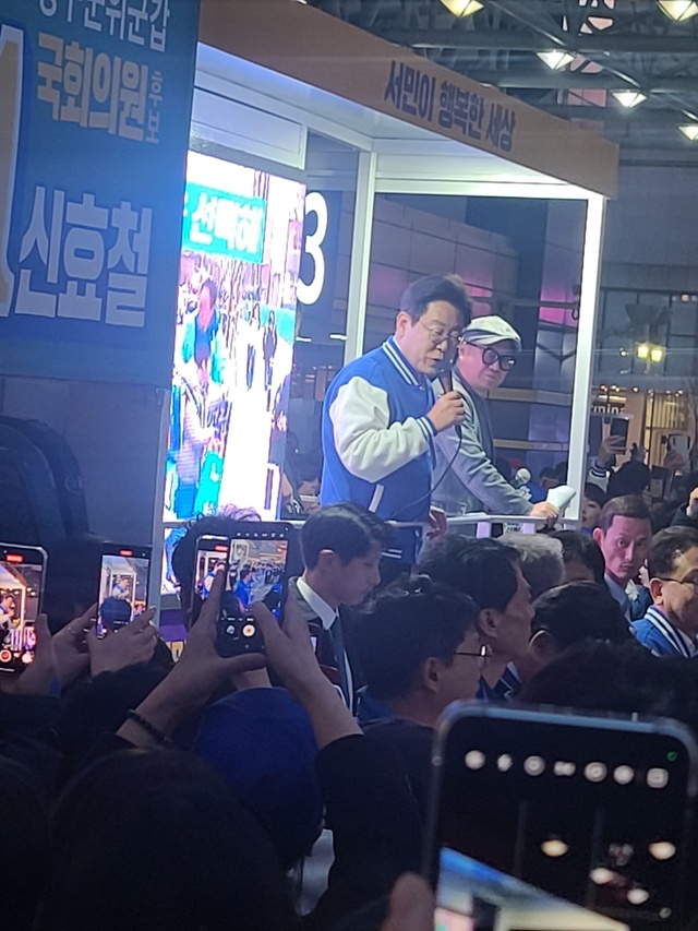4일 동대구역 광장서 집중지원 유세를 하는 이재명 대표. /심상선기자