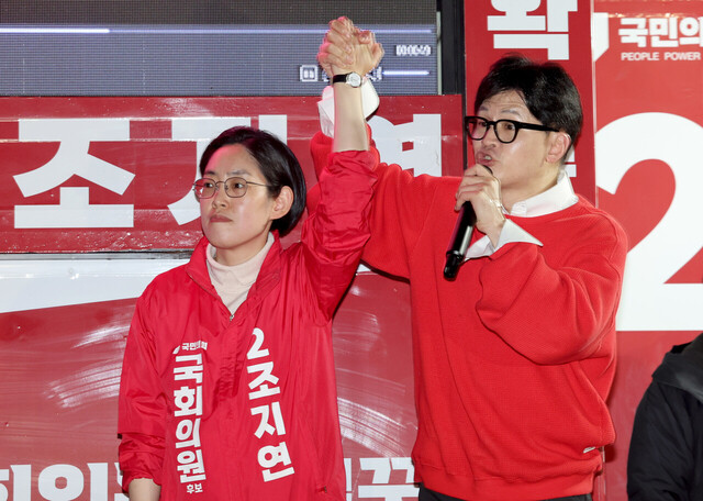 6일 오후 경산시 국민의 힘 조지연 후보의 지원유세를 위해 경산을 방문한 한동훈 총괄선대위원장이 압도적인 지지를 호소하고 있다. /이용선기자 photokid@kbmaeil.com