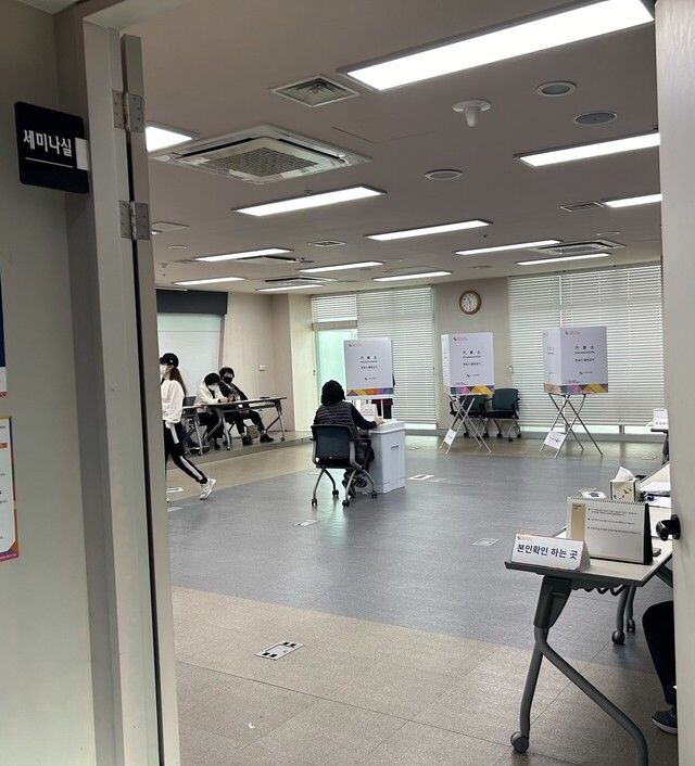 10일 오전 11시 대구 중구 패션주얼리타운 4층에 마련된 투표소. /안병욱기자.