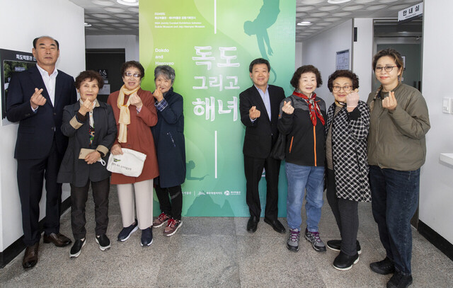 울릉도, 독도출어 제주 해녀. 모두 울릉도에 살고 있다./울릉군