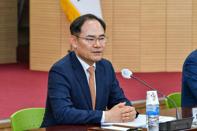임종득 당선인이 간담회를 통해 지역 발전과 소통, 화합을 위해 노력 할 것이라 말하고 있다. /영주시제공