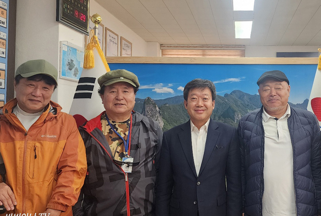 정광태, 김흥국과 제작진이 남한권 울릉군수를 찾았다./김두한 기자 
