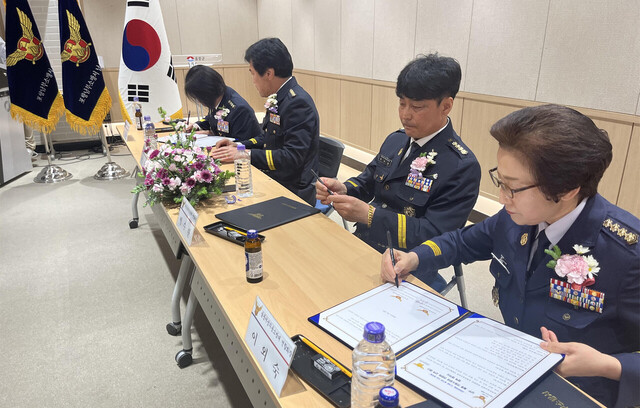 양 연합회간 교류협력 서약서 서명./김두한 기자 