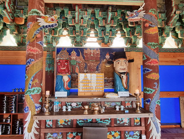 김유신장군과 무열왕 목조상.