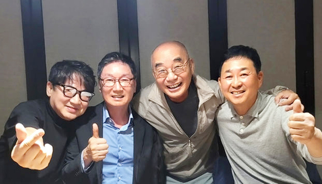왼쪽부터 배우 이영하, 프로듀서 설도윤, 가수 이장희, 울릉도 '스테이 너와' 문보상 대표.