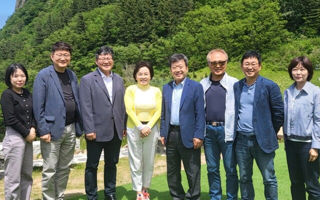 울릉군과 글로벌ESG협회  관계자들의 기념촬영. /울릉군제공