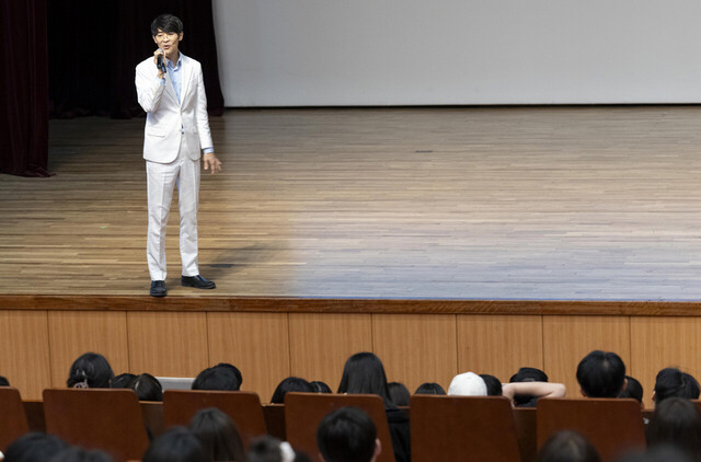 울릉도 청소년들을 대상으로 특강에 나선 강성태 강사./김두한기자 