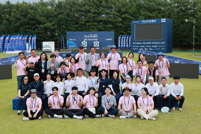 대한민국 양궁 국가대표 선수와 임원들. /예천군제공