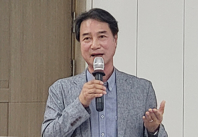 6.8독도폭격사건과 시민사회의 역할에 주제 발표를 하는 전충진 독도시민연대 대표./김두한기자 