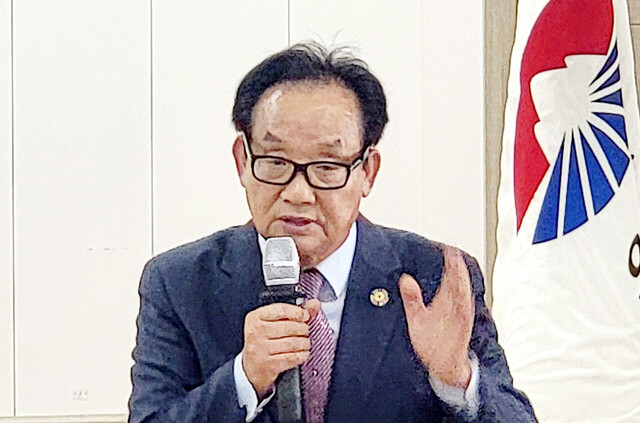 김상복(희생자 고 김해도 님의 아들)유족 소개 및 인사를 하고 있다./김두한 기자