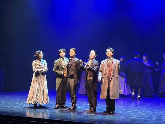 13일 대구문화예술회관 비슬홀에서 열린 뮤지컬 ‘미싱링크’ 제작발표회에서 배우들이 작품의 주요 뮤지컬 넘버를 쇼케이스로 선보이고 있다. /안병욱기자 eric4004@kbmaeil.com
