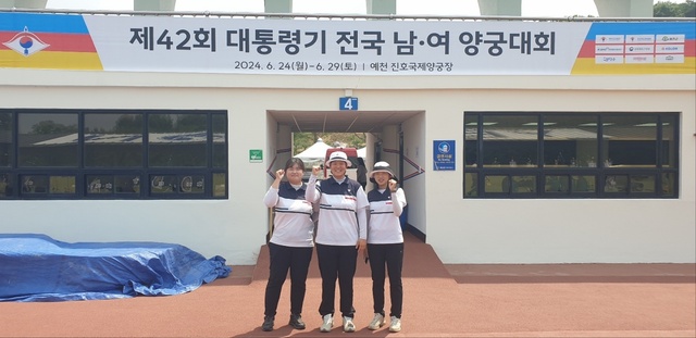 왼쪽 첫 번째 김수아 선수, 왼쪽 세 번째 김수인 선수,/국립안동대 제공