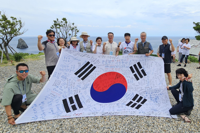 경북산안인들의 독도수호 의지를 담은 태극기. /김두한 기자 
