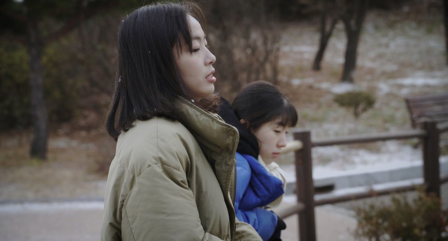 영화 ‘매달리기’  스틸 컷. /포항문화재단 제공