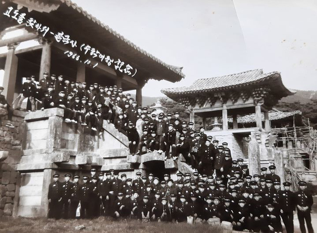 1966년 경주 불국사 수학여행 모습과 /한국국학진흥원 제공